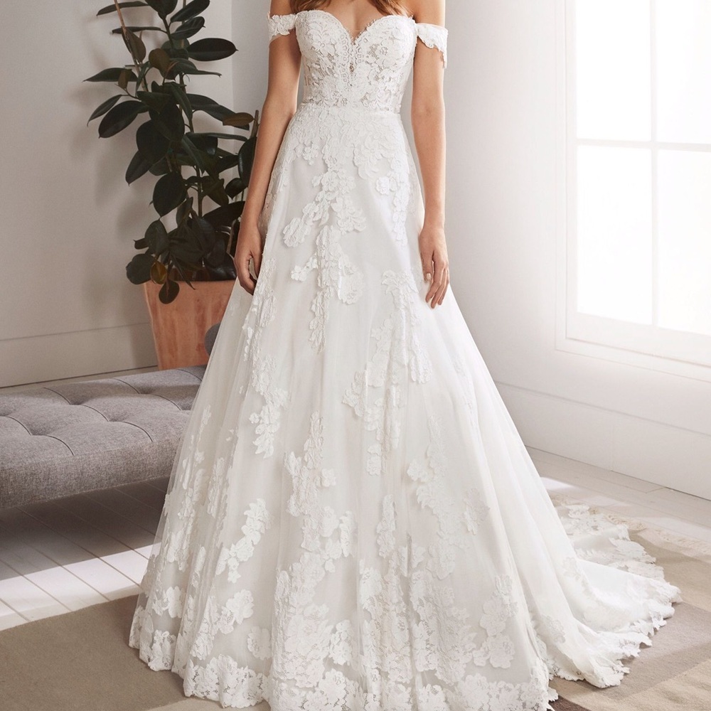 New with tags ivory a-line bridal gown.
